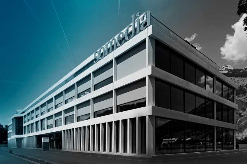 Flexibilität pur sulserag_elemente_Stützen_Deckenelemente_Fassadenelemente_schalungsglatt_medienhaus_somedia_chur_1.jpg