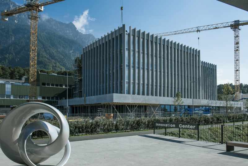 Geplant, gefertigt und montiert in nur 10 Monaten sulsertotal_vorgehängte_fassadenelemente_verwaltungsgebaeude_hilti_ag_schaan_2.jpg